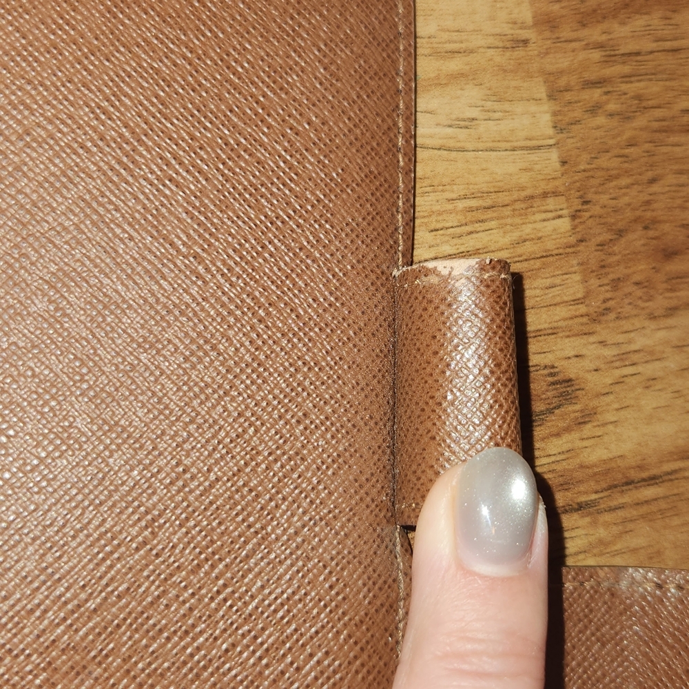 Louis Vuitton GM Monogram Ring Agenda - Picture 15 of 16